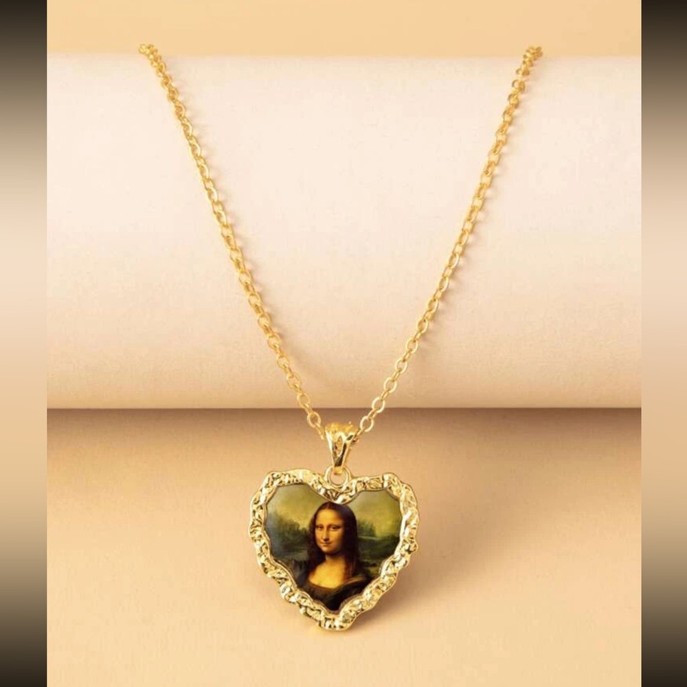 ❤️ Awesome Mona Lisa Heart Necklace ❤️